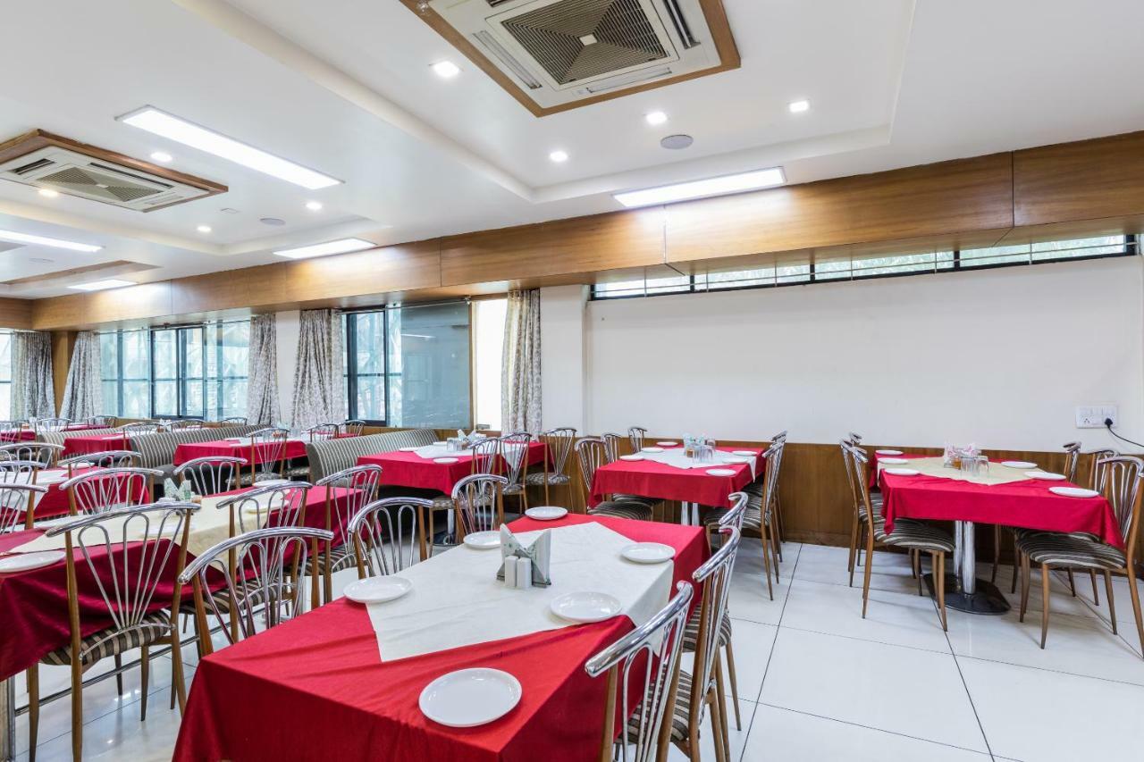 Oyo 41898 Balaji Palace Ratlam Екстер'єр фото